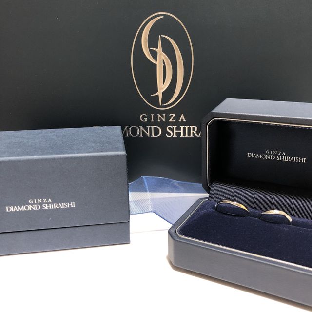 【銀座ダイヤモンドシライシの口コミ】 シンプルであり夫婦でペアのデザインが良かったこと。
刻印(お互いの名前)…
