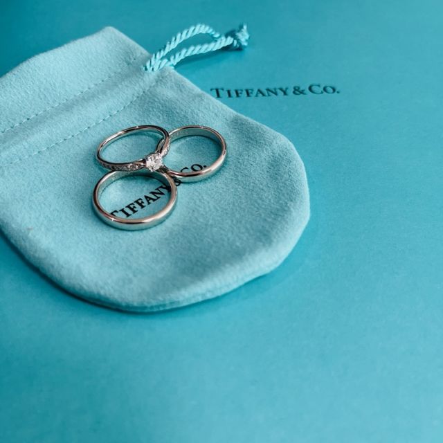 【ティファニー(Tiffany & Co.)の口コミ】 妻の指にどのような形が合うのかわからず、一から試着しました。太め、細…