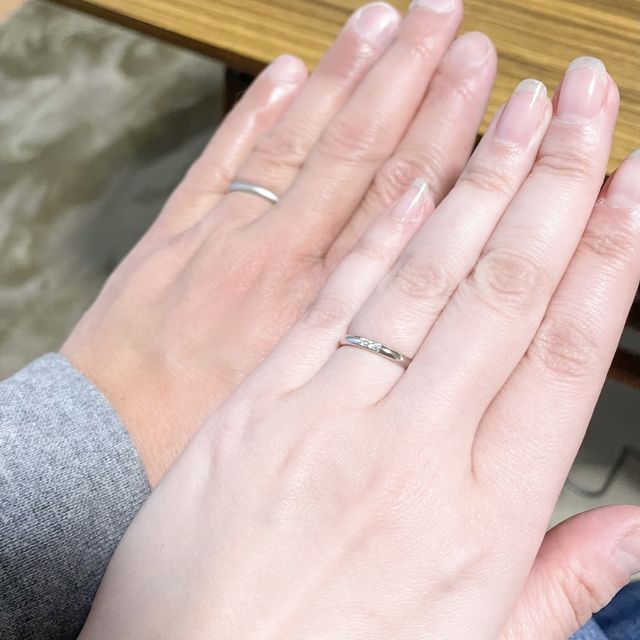 【銀座ダイヤモンドシライシの口コミ】 シンプルなデザインなので長く着用できそうな部分に惹かれました。カスタ…