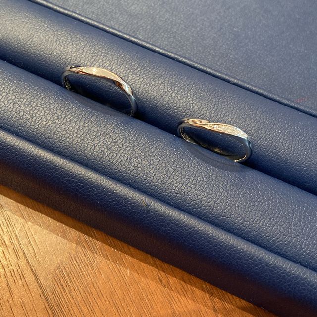 【銀座ダイヤモンドシライシの口コミ】 指輪のデザインはシンプルでウェーブ型を選びました。実際につけてみると…