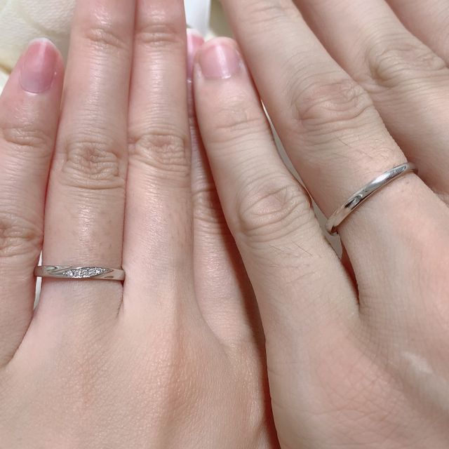 【4℃ BRIDAL(ヨンドシーブライダル)の口コミ】 シンプルかつダイヤも少し散りばめているのがよかったので、このデザイン…