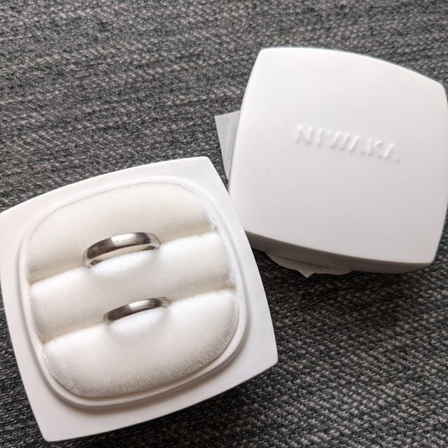 【俄(にわか)の口コミ】 同じブランドのNIWAKAの婚約指輪をプレゼントしてもらったので、結婚指輪…