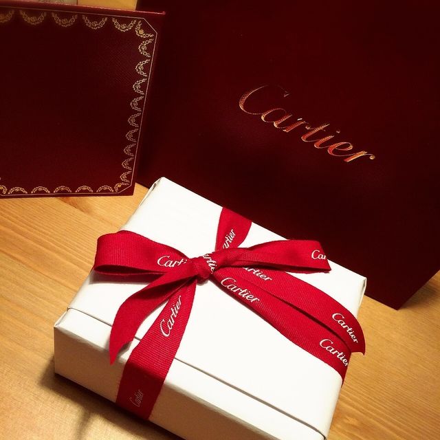 【カルティエ(Cartier)の口コミ】 主人の希望でなるべくシンプルで飽きのこない、ベーシックなものと決めて…