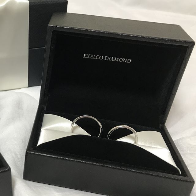 【エクセルコダイヤモンド(EXELCO DIAMOND)の口コミ】 結婚指輪と同じブランドが良くて選びました。シンプルな指輪のデザインが…