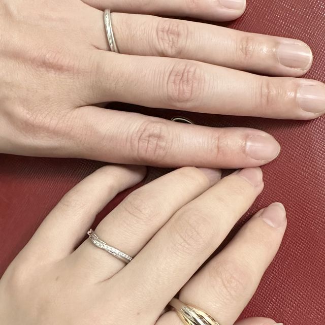【銀座ダイヤモンドシライシの口コミ】 たくさんある中のデザインで、華奢で少し動きがあり、ダイヤも入ったもの…