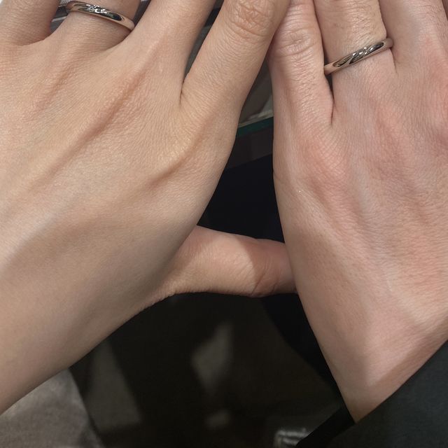【アイプリモ(I-PRIMO)の口コミ】 指輪のデザインにカットが入っており
男性にも似合うかっこいい感じスタイ…