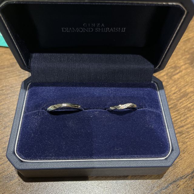 【銀座ダイヤモンドシライシの口コミ】 ダイヤモンドシライシさんの婚約指輪をいただき、店舗へ。結婚指輪は他店…