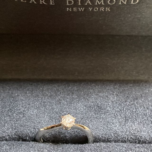 【ラザール ダイヤモンド(LAZARE DIAMOND)の口コミ】 結婚指輪の候補は決まっておりましたが、重ね付けするのに相性が良いもの…
