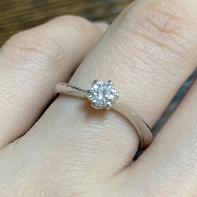 【ラザール ダイヤモンド(LAZARE DIAMOND)の口コミ】 結婚指輪の候補は決まっておりましたが、重ね付けするのに相性が良いもの…