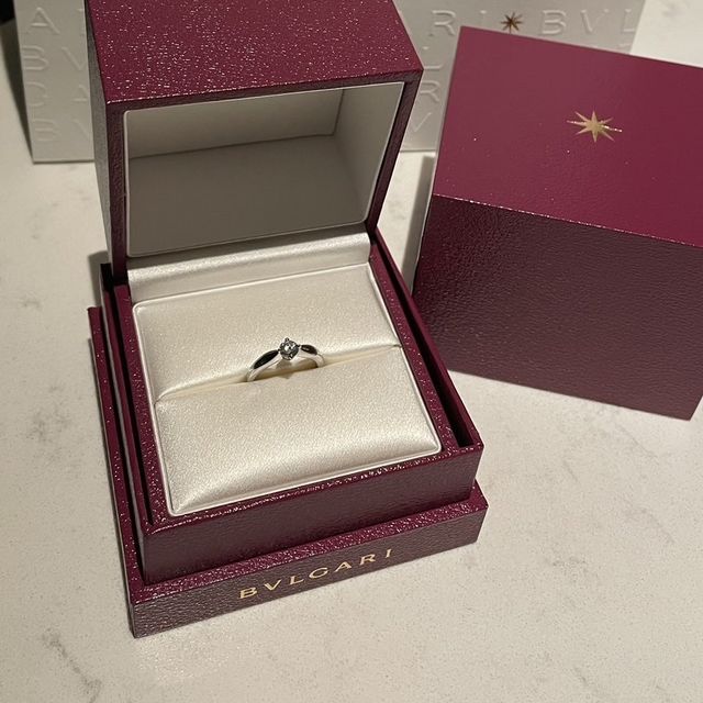 【ブルガリ(BVLGARI)の口コミ】 プラチナにダイヤモンドが付いたシンプルなデザイン。もっとゴージャスに…