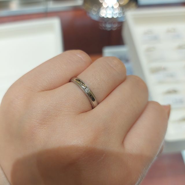 【MIKIMOTO(ミキモト)の口コミ】 繊細なミルグレインがとても素敵でした。
ミルグレインにより指と指輪の境…
