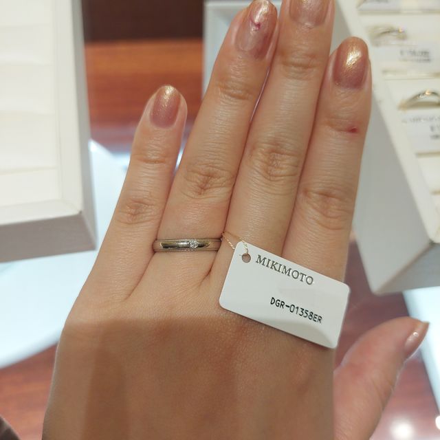 【MIKIMOTO(ミキモト)の口コミ】 繊細なミルグレインがとても素敵でした。
ミルグレインにより指と指輪の境…