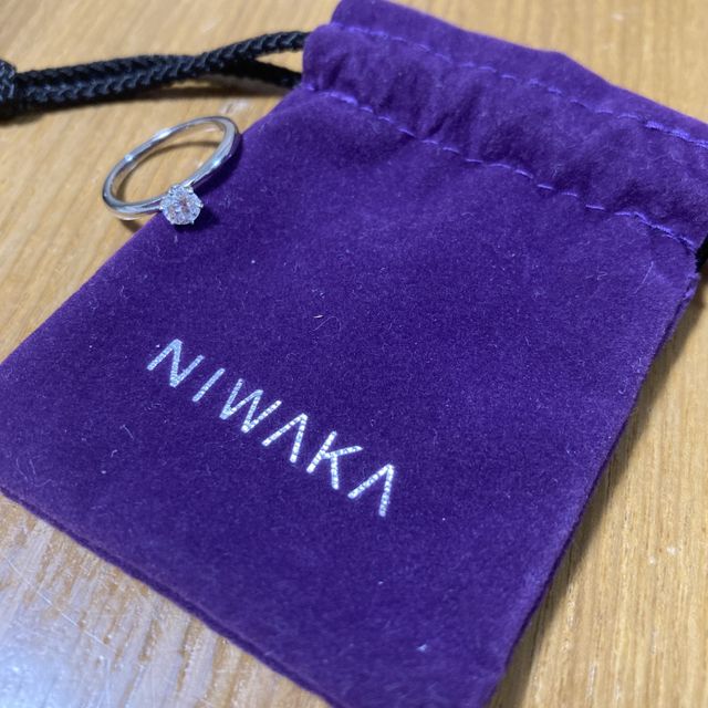 【俄(にわか)の口コミ】 婚約指輪も普段使いしたかったため、シンプルなデザインから選びました。…