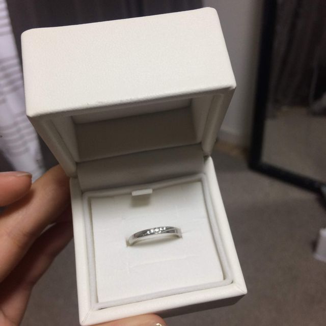 【4℃ BRIDAL(ヨンドシーブライダル)の口コミ】 価格について10万円以内で探しており、色々なブランドをみた中で、価格が…