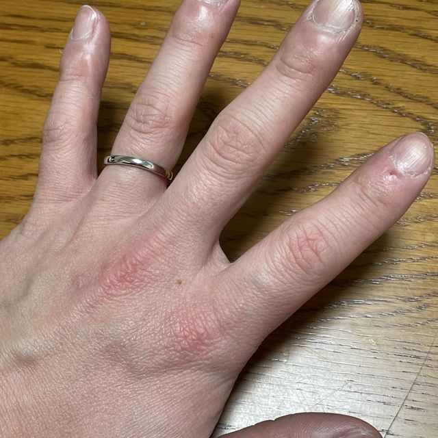 【アイプリモ(I-PRIMO)の口コミ】 ウェーブのデザインが自分の指には似合うなと思い相談して決めました。ダ…