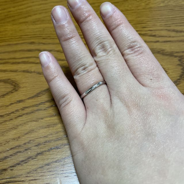 【アイプリモ(I-PRIMO)の口コミ】 ウェーブのデザインが自分の指には似合うなと思い相談して決めました。ダ…