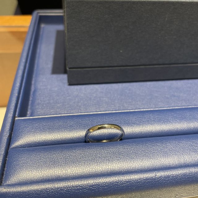 【銀座ダイヤモンドシライシの口コミ】 デザインがシンプルで着け心地が良かったこと。着けた時に指輪の主張が強…