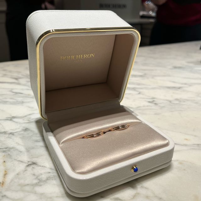 【ブシュロン(BOUCHERON)の口コミ】 
デザインも素敵なのと、婚約指輪のキャトルと一緒に重ね付けできるところ…