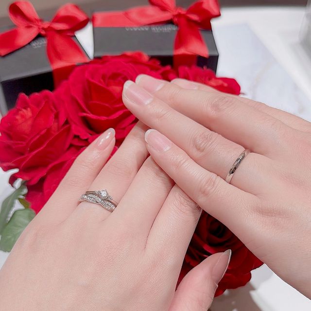 【ラザール ダイヤモンド(LAZARE DIAMOND)の口コミ】 決め手はデザインとダイヤの輝きです。
婚約・結婚指輪２つともラザールダ…