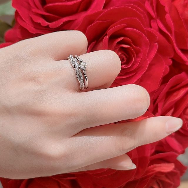 【ラザール ダイヤモンド(LAZARE DIAMOND)の口コミ】 決め手はデザインとダイヤの輝きです。
婚約・結婚指輪２つともラザールダ…