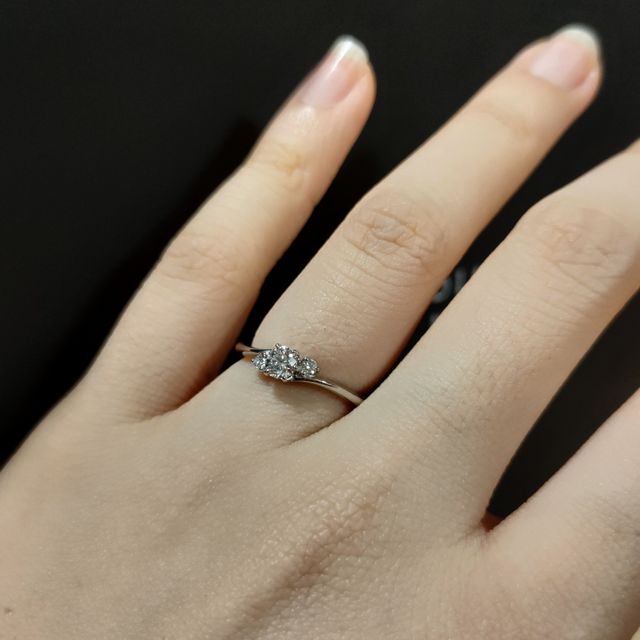【ラザール ダイヤモンド(LAZARE DIAMOND)の口コミ】 婚約指輪は一生物の記念になるため、なるべく価格ではなく、デザインなど…