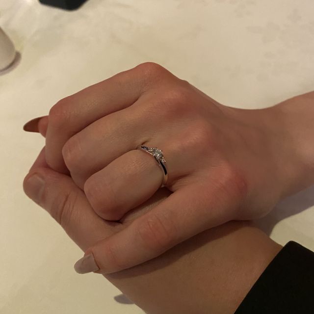 【銀座ダイヤモンドシライシの口コミ】 彼女にヒアリングした通りのデザインに辿り着けた為です。価格帯も予算内…