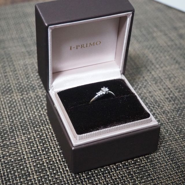【アイプリモ(I-PRIMO)の口コミ】 デザインがシンプルで値段も手が届く所
婚約者が喜んでくれるものをプレゼ…