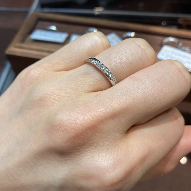 【TANZO.(鍛造指輪)の口コミ】 付け心地は、他店と比べて圧倒的に滑らかです。指輪をつけた感覚がありま…