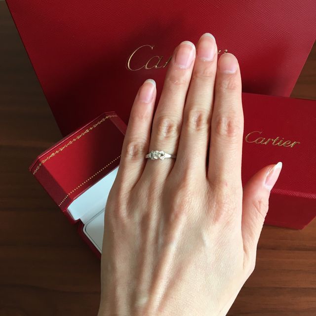 【カルティエ(Cartier)の口コミ】 もともと華奢なデザインが好きで、シルバーよりもゴールド派の私。
婚約指…
