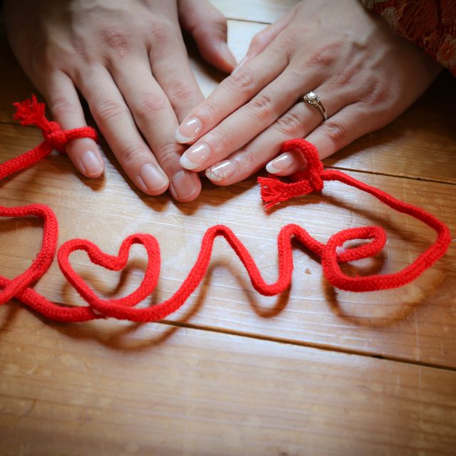 【カルティエ(Cartier)の口コミ】 もともと華奢なデザインが好きで、シルバーよりもゴールド派の私。
婚約指…