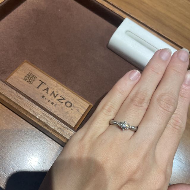 【TANZO.(鍛造指輪)の口コミ】 元々はエタニティやパヴェの指輪に憧れがありましたが、実際に試着をする…
