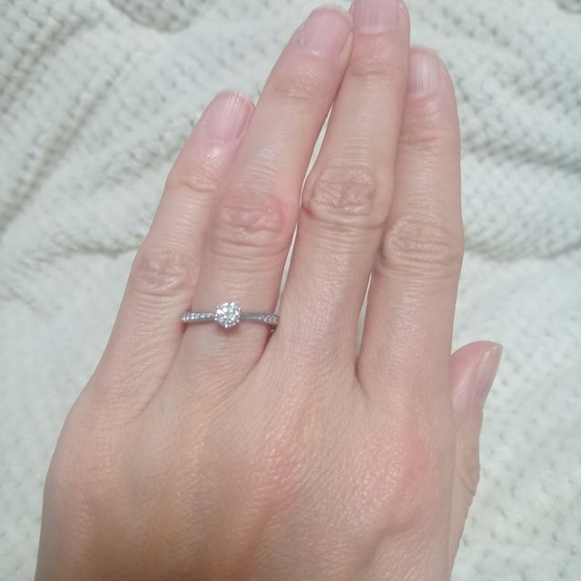 【4℃ BRIDAL(ヨンドシーブライダル)の口コミ】 デザインが気に入り、即決。ダイヤについての産地や、紛争ダイヤでないと…