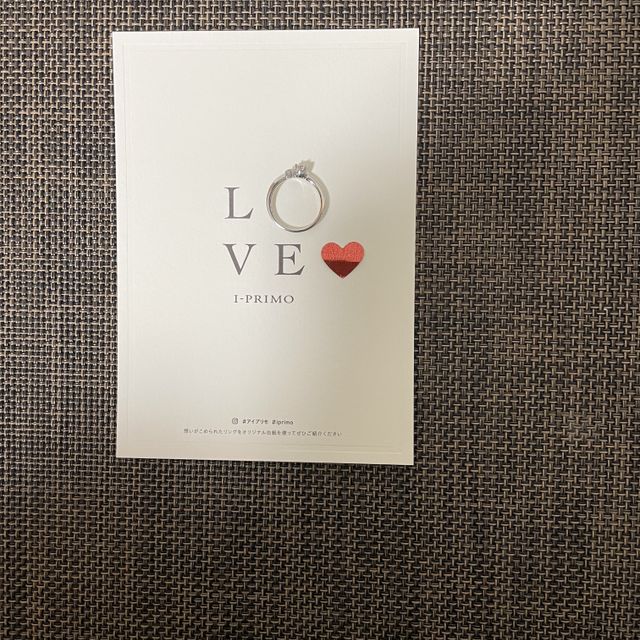 【アイプリモ(I-PRIMO)の口コミ】 ウェーブ型の指輪にしましたが、指輪をはめたとき、手がとても綺麗に見え…