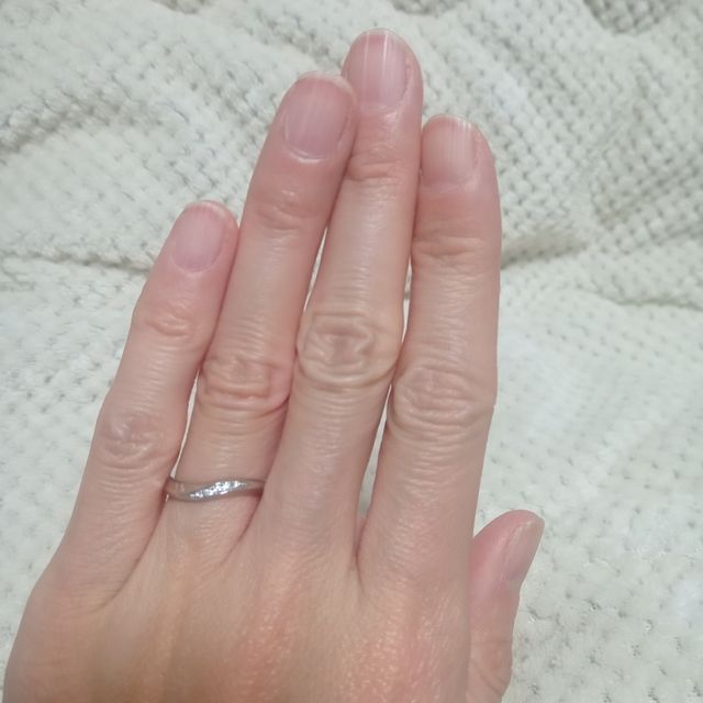 【TOWAIYOU(トワイユ)の口コミ】 ウェ〜ブ型のデザインと、価格がお手頃だった点。ダイヤが好きなのだが、…