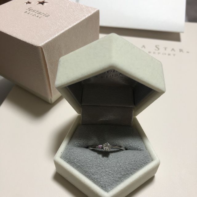 【festaria bijou SOPHIA(フェスタリア ビジュソフィア)の口コミ】 私が星の王子様が好きということで選んでくれました！
隣のピンクの宝石は…