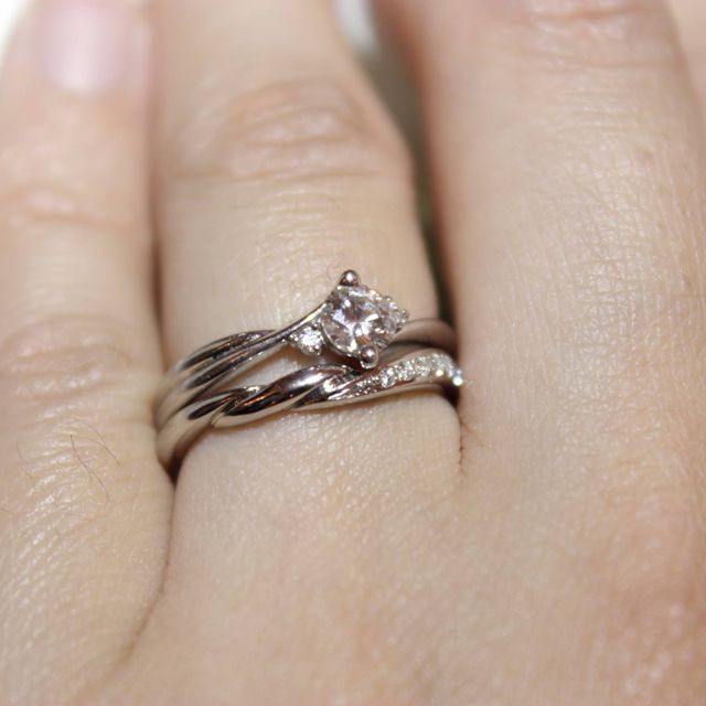 【William-LennyDiamond(ウィリアム・レニー・ダイヤモンド)の口コミ】 結婚指輪とセットで着けられる指輪が良くて、色々と検討しました。ジュエ…