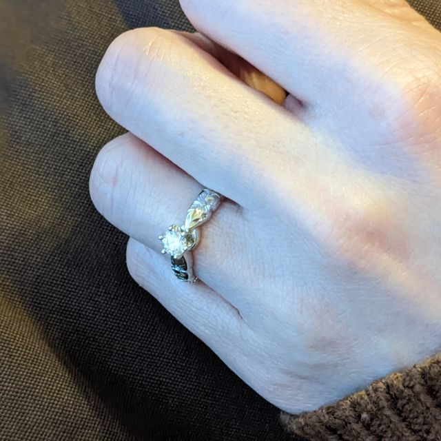 【Wailea(ワイレア)の口コミ】 ハワイが好きでハワイアンジュエリーを選びました。
指輪の素材、指輪の形…