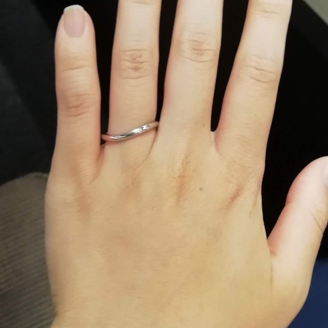 【アイプリモ(I-PRIMO)の口コミ】 さりげなくウエーブがかかっていて指が細く見えて、飽きがこないデザイン…