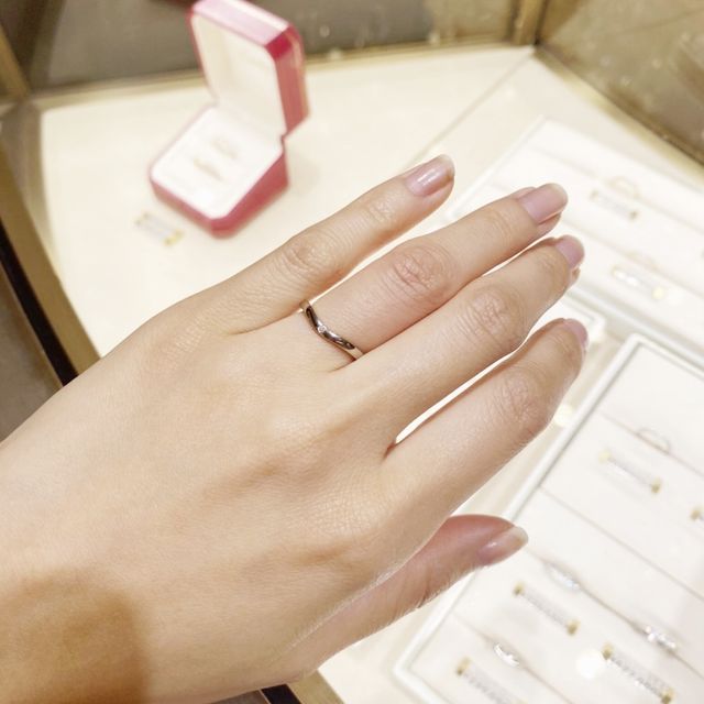 【カルティエ(Cartier)の口コミ】 シンプルかつデザイン性があり、どんな方にも似合う指輪だとおもいます。…