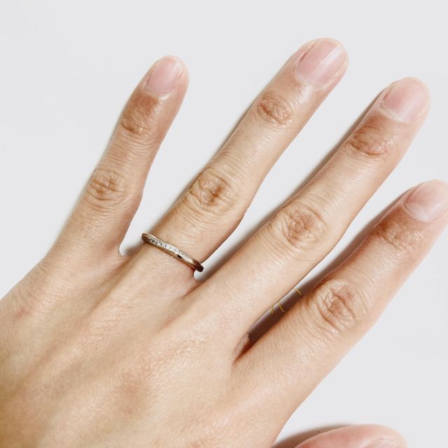 【YUKA HOJO(ユカホウジョウ)の口コミ】 購入の決め手はリングの細さです！
指が細く、太めのリングは似合いません…