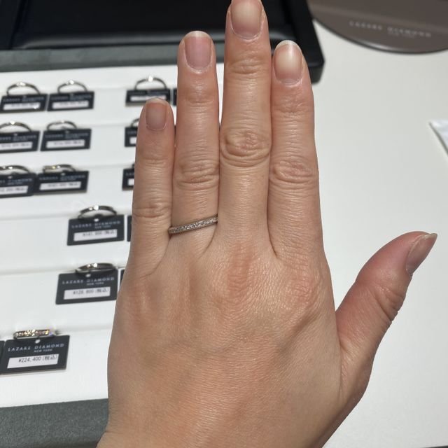 【ラザール ダイヤモンド(LAZARE DIAMOND)の口コミ】 シンプルで長くつけても飽きがこないデザインのものが多かったです。ダイ…