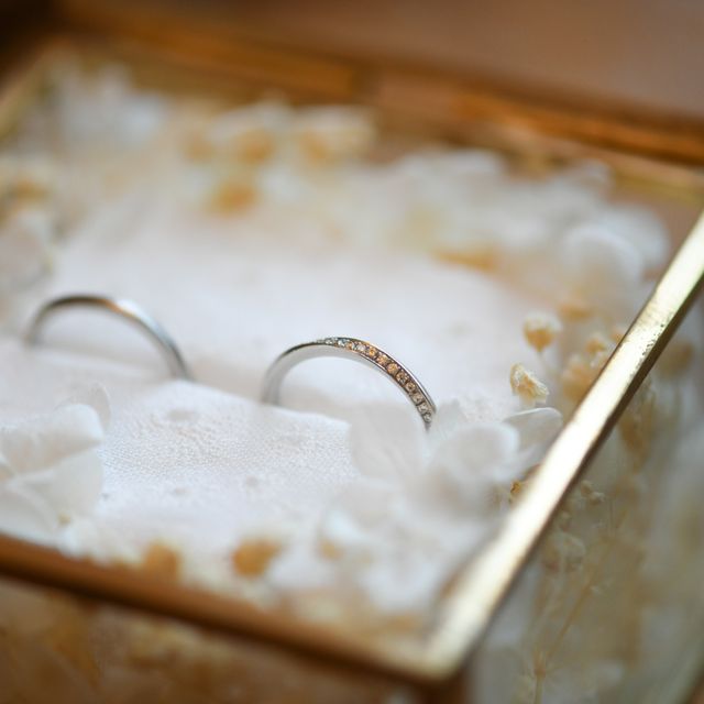 【銀座ダイヤモンドシライシの口コミ】 ダイヤモンドがぐるっと散りばめられている指輪を探していて、理想のデザ…