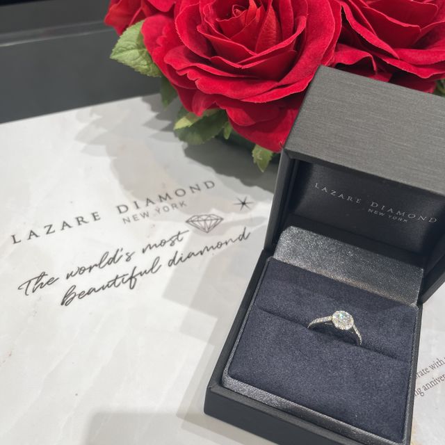 【ラザール ダイヤモンド(LAZARE DIAMOND)の口コミ】 ダイヤモンドの輝きが七色に見えてどこよりもダントツで綺麗でした。以前…