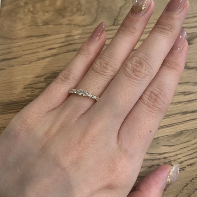【銀座ダイヤモンドシライシの口コミ】 普段使いをしたかったためエタニティリングで探していました。どの角度か…