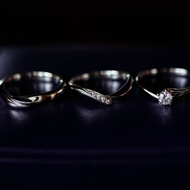 【俄(にわか)の口コミ】 主人がプロポーズの際、俄のプロポーズリングを用意してくれました。
パカ…