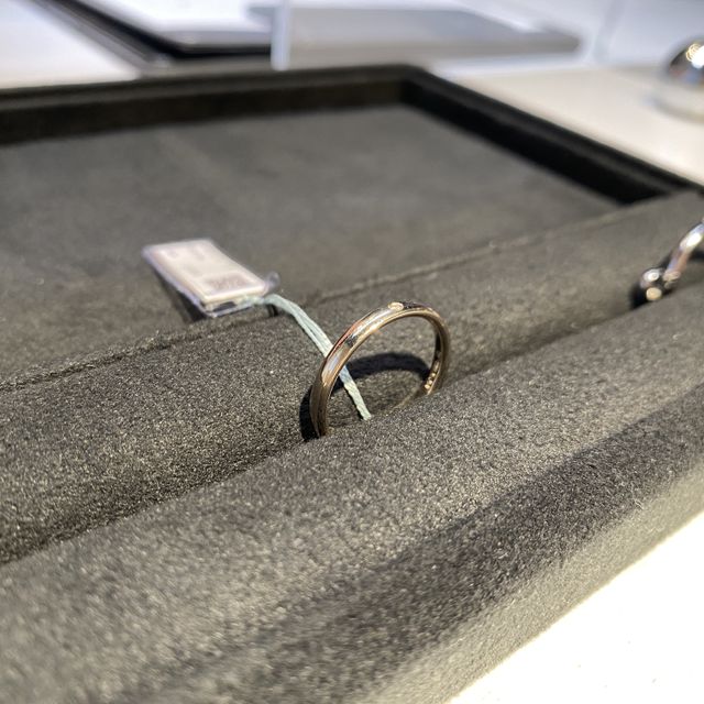 【BRILLIANCE+(ブリリアンスプラス)の口コミ】 オーバルのミラー加工が一番オーソドックスではあるものの、肌馴染みもよ…