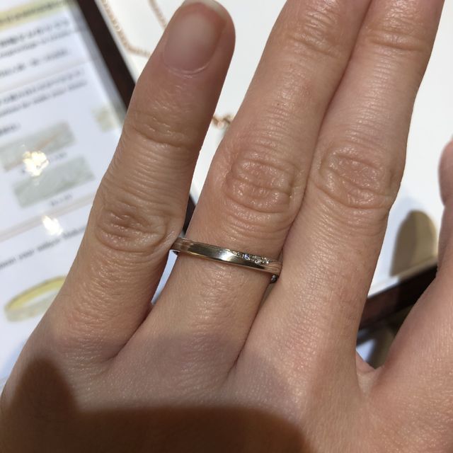 【杢目金屋(もくめがねや)の口コミ】 日本の伝統技術、木目金という製法で作られた指輪です。
色々な素材の金属…