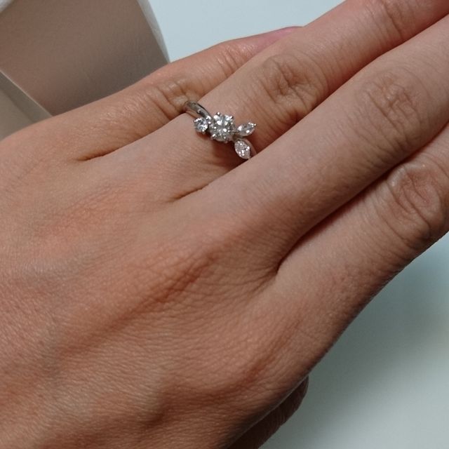 【カオキ　ダイヤモンド専門卸直営店の口コミ】 もともとあるデザインの指輪を彼がアレンジして、作ってくれました。中央…
