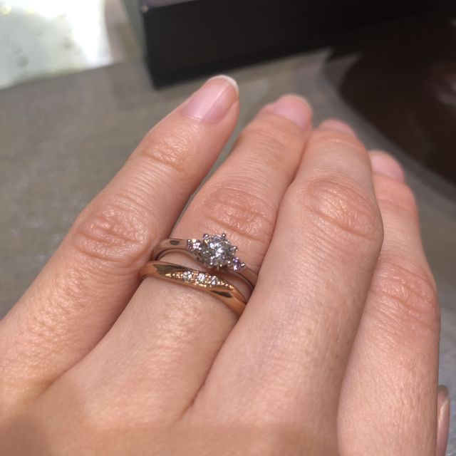 【アイプリモ(I-PRIMO)の口コミ】 結婚指輪はピンクゴールドと決めていたので、ピンクゴールドの指輪を中心…