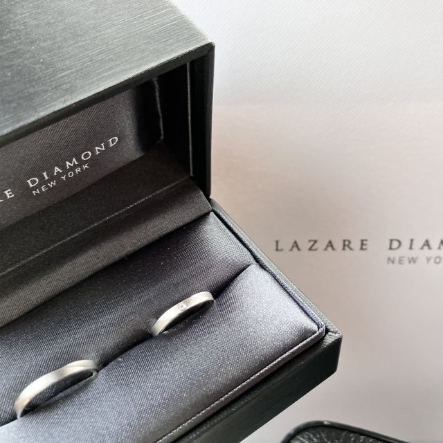 【ラザール ダイヤモンド【取扱店販売】の口コミ】 シンプルな指輪を探していて、ダイヤ一粒なのも良かったです！マット加工…